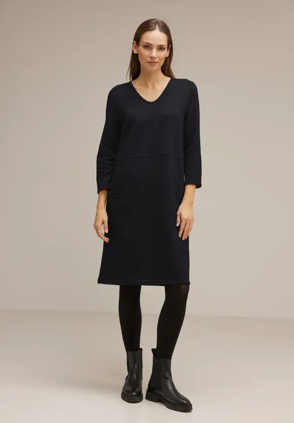 Kleid mit 3D-Struktur - deep blue