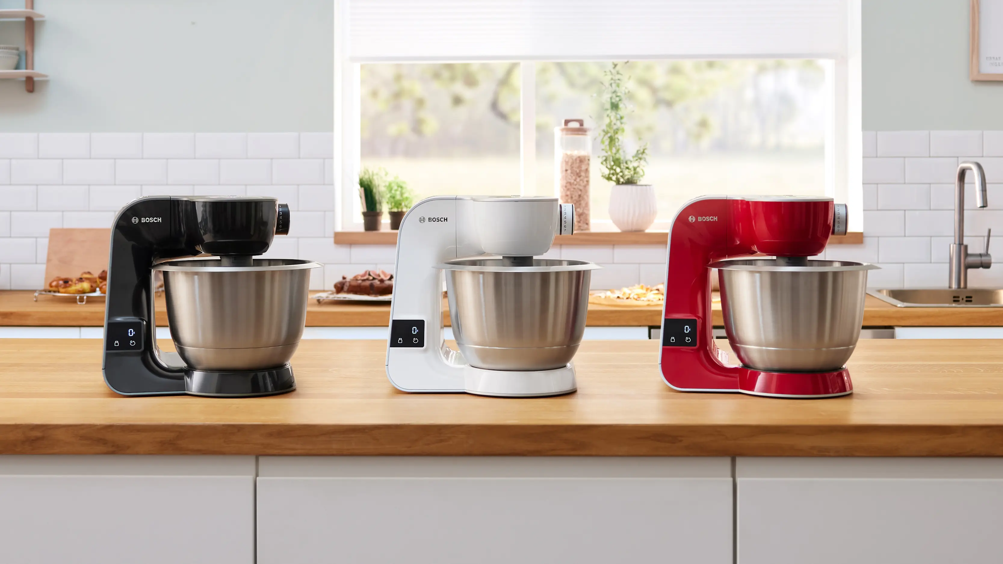 Serie 4 Keukenmachine met weegschaal en timer MUM 5 1000 W Rood, Zilver