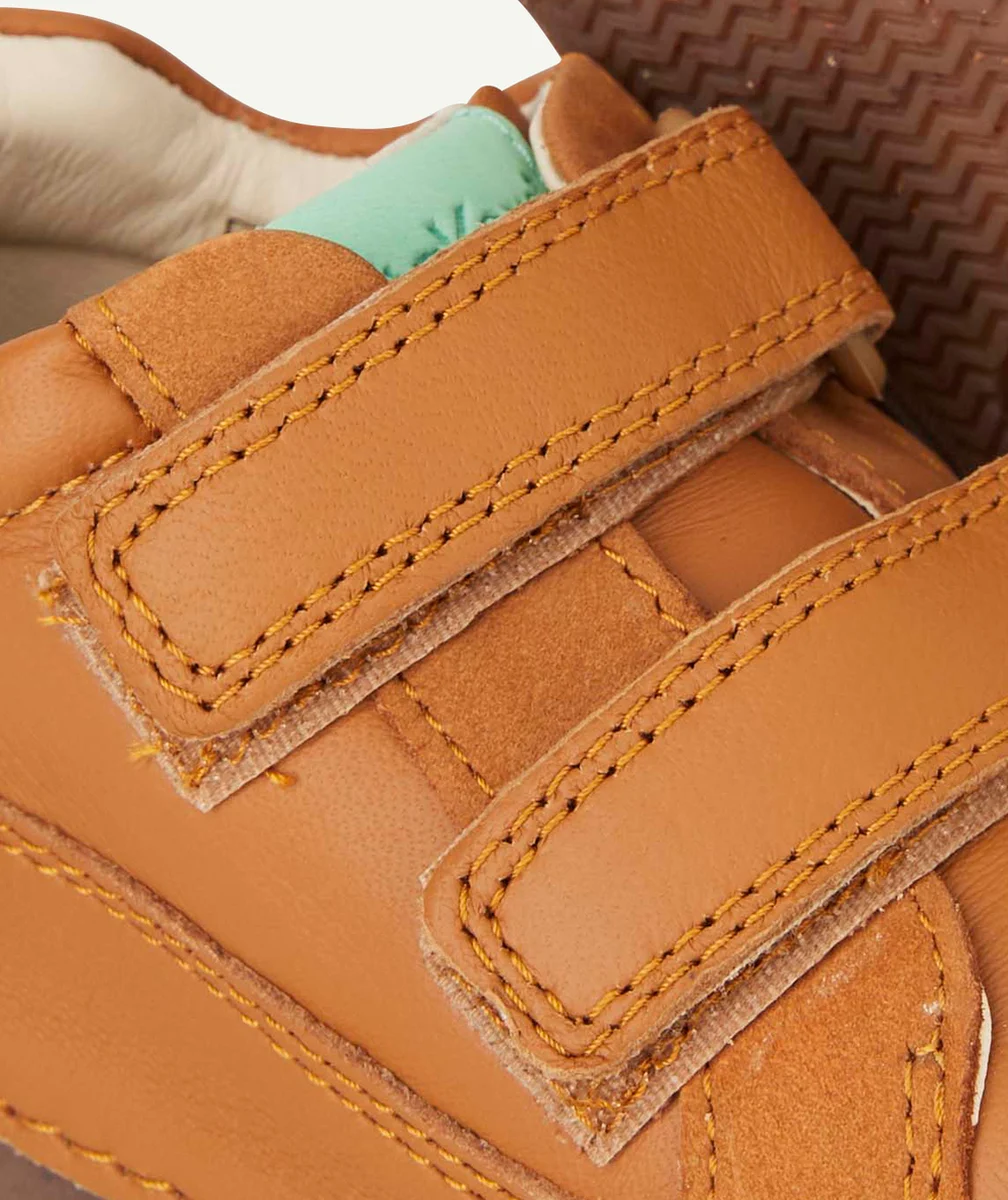 KICKERSBOOTS BÉBÉ CAMEL SOSTANKRO PREMIER PAS EN CUIR CAMEL