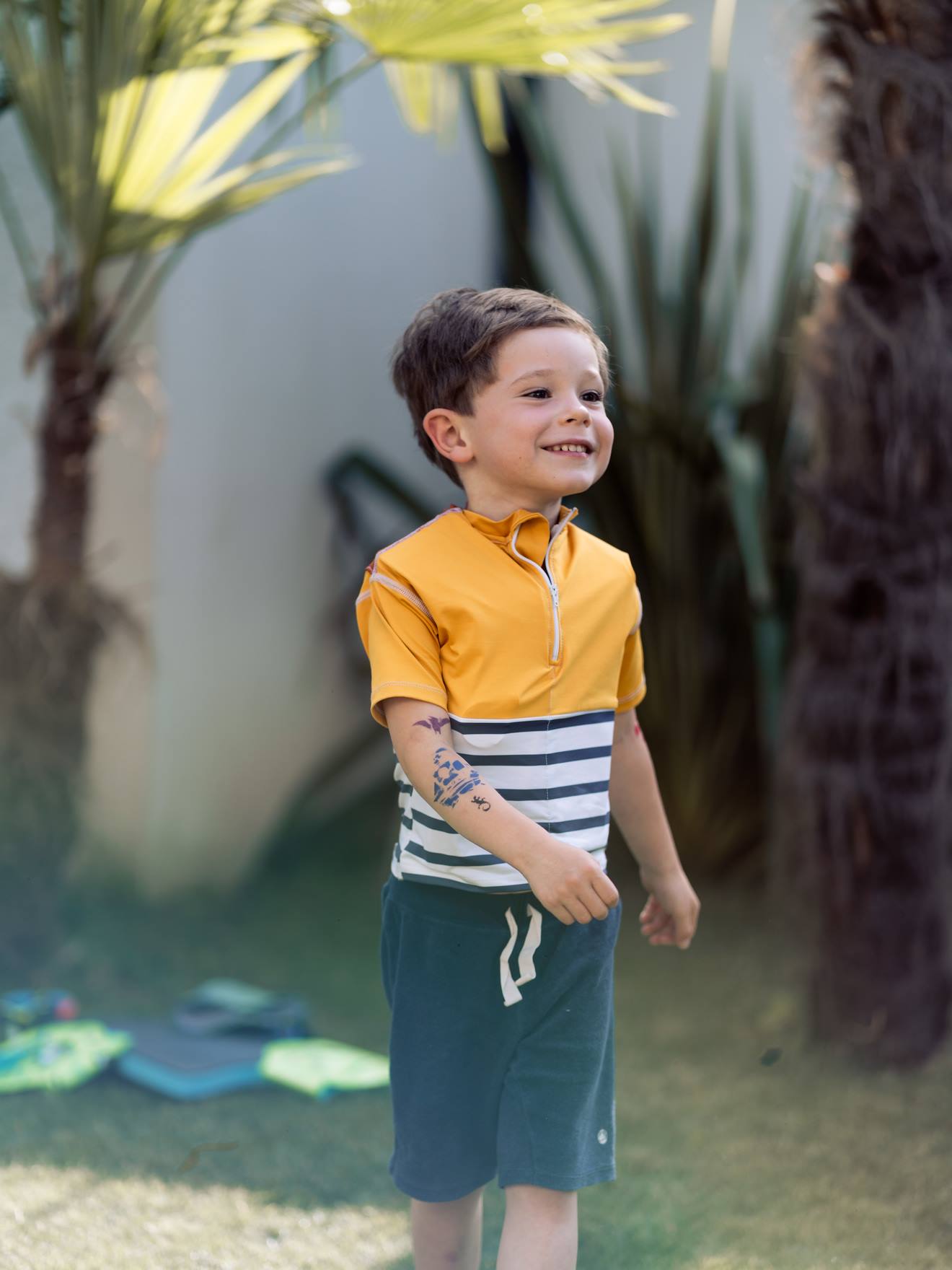 Camiseta infantil contra a asfixia
