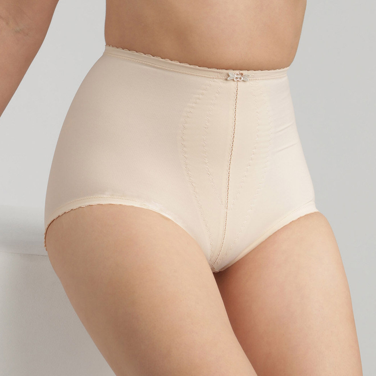 Playtex Culotte gainante serre-taille beige