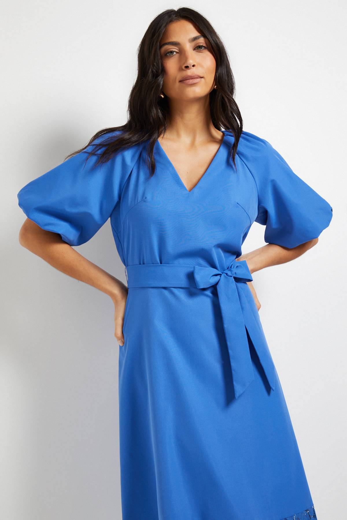 Wallis Robe Midi À Manches Bouffantes Avec Finitions En Dentelle