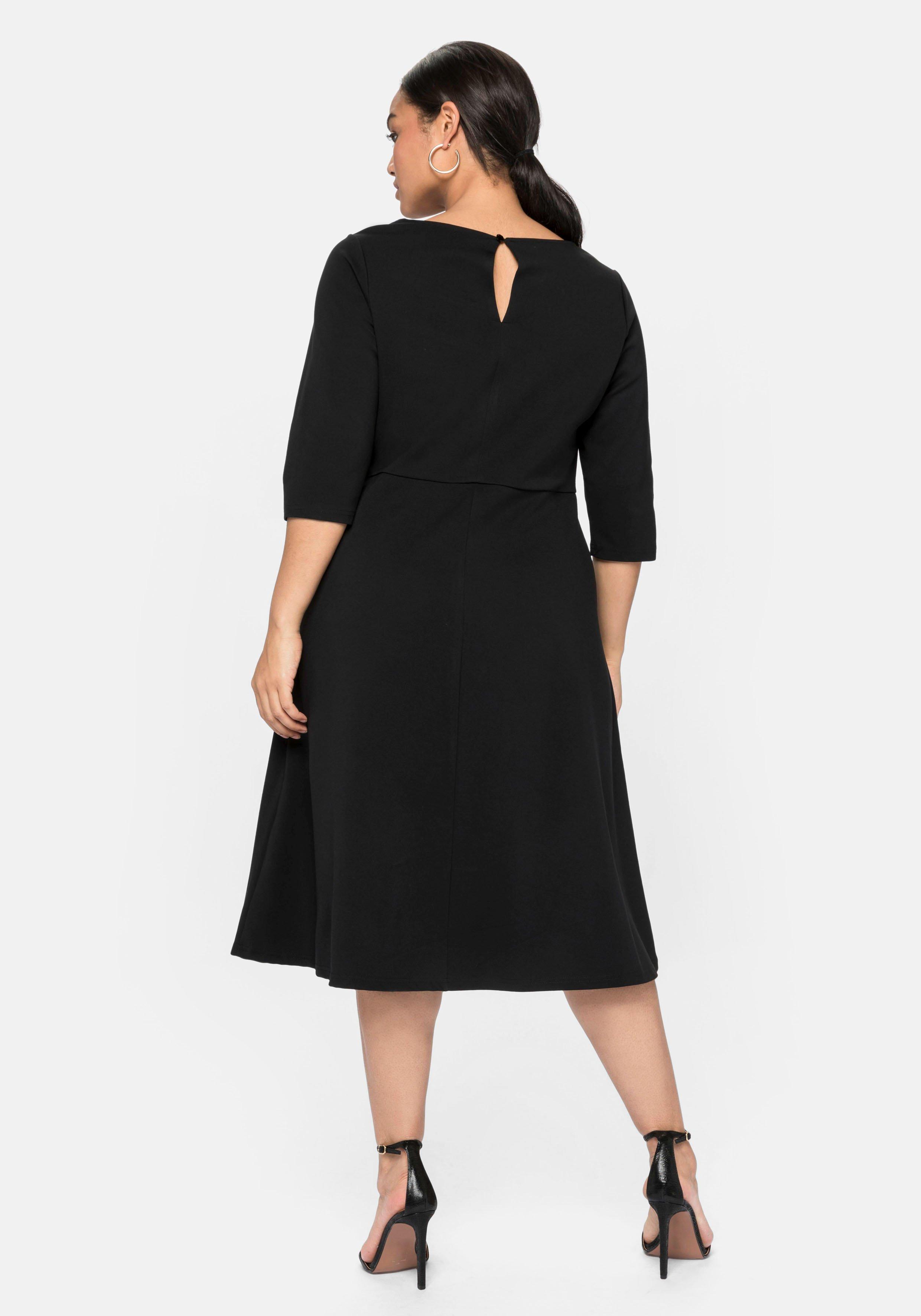 Cocktailkleid  mit U-Boot-Ausschnitt und Spitzeneinsatz