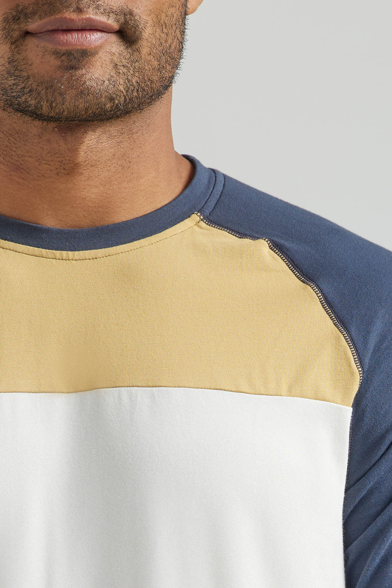 Camiseta básica com logo - Bege