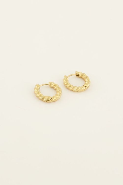 Oorring met gedraaid detail