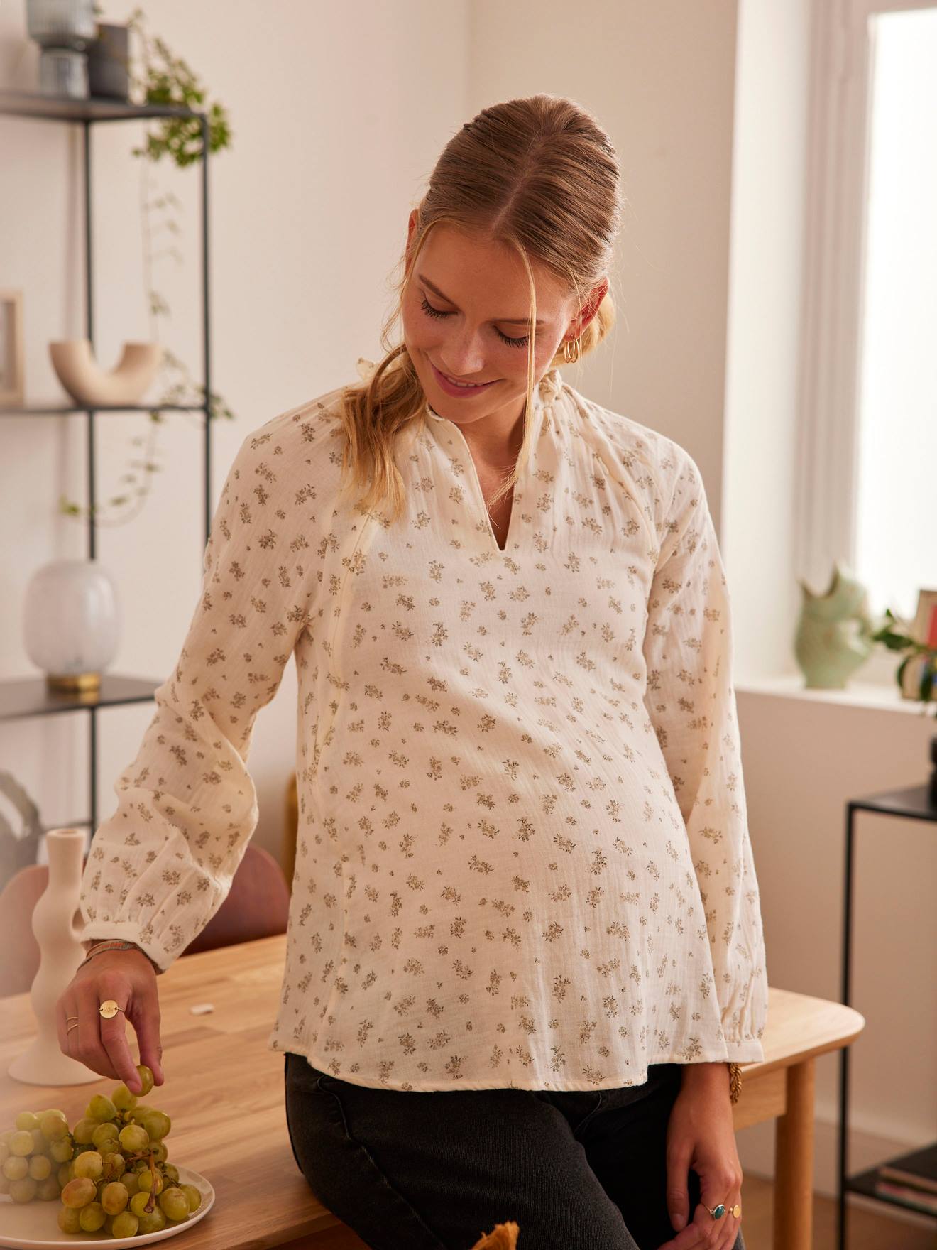 Blusa de chiffon de algodão estampada para gestantes e lactantes, branca clara, lisa com motivos.