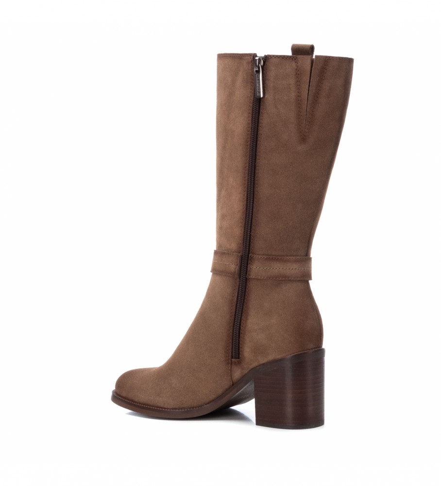 Botas Carmela em couro marrom, modelo 160061 - Altura do salto: 7 cm -