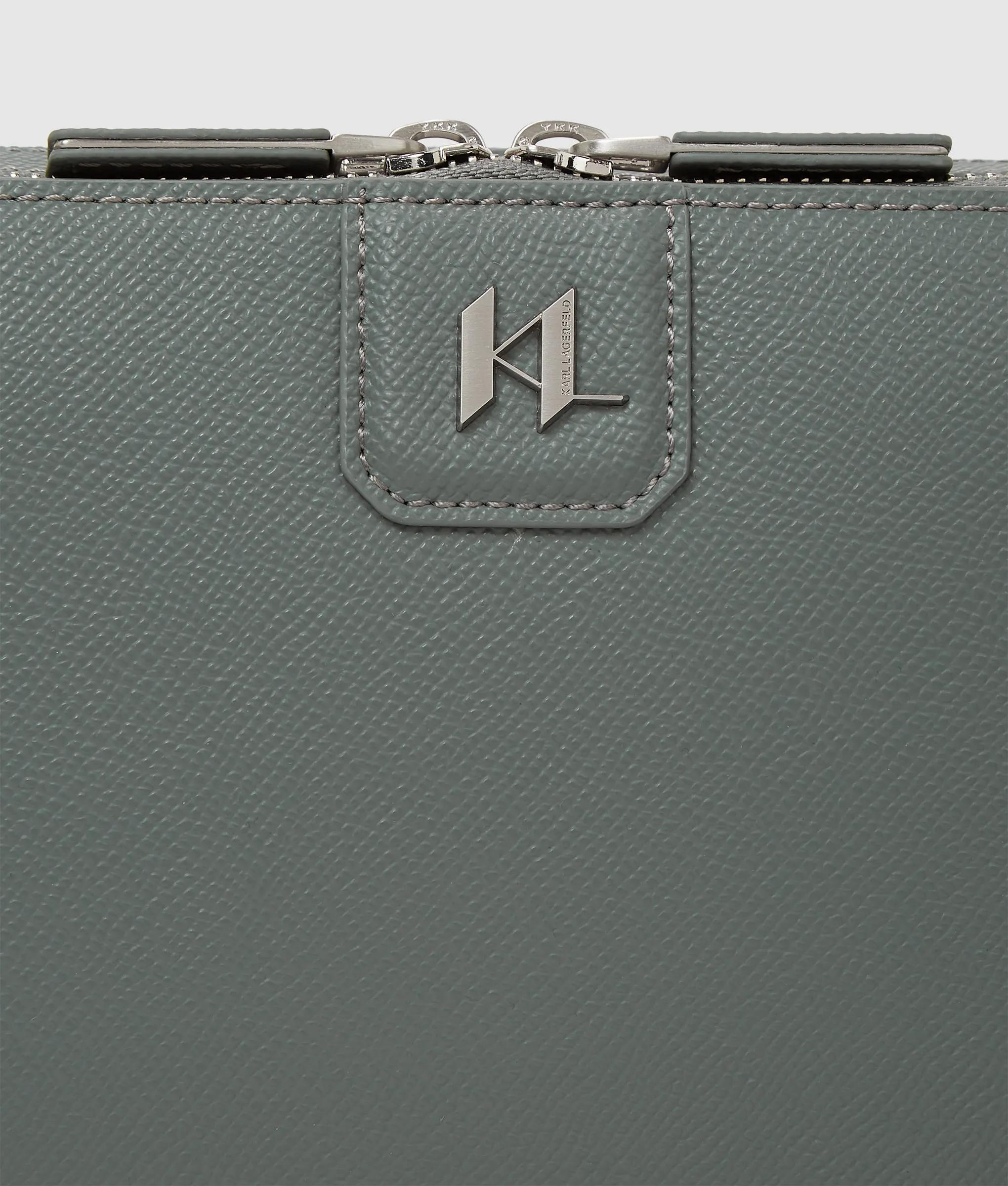 K/Monogram cameratas