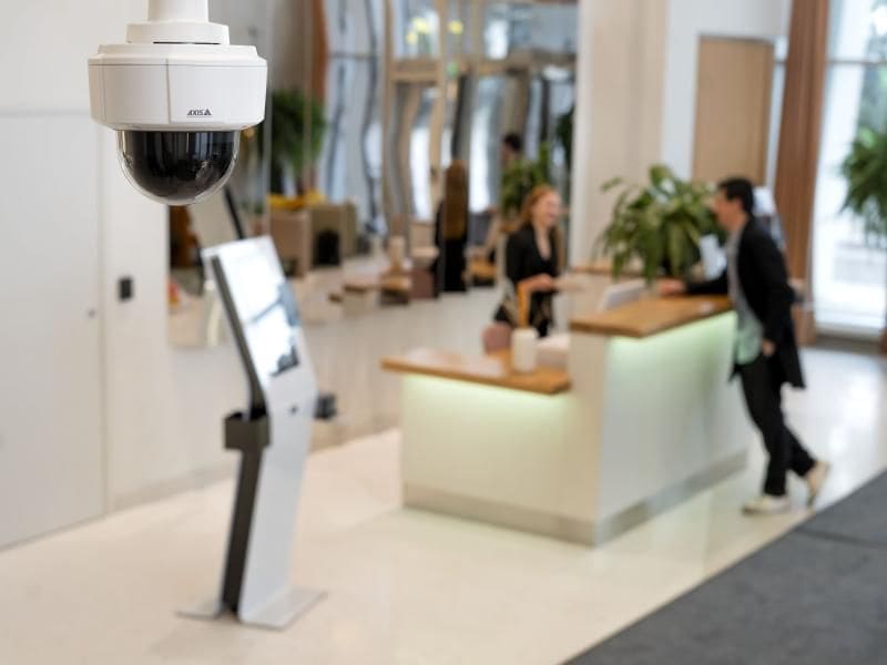 Axis Netzwerkkamera M5526-E 50 Hz Innen- und Aussenbereich, 4 Mpx mit 10-fachem Zoom und Fokusabruf