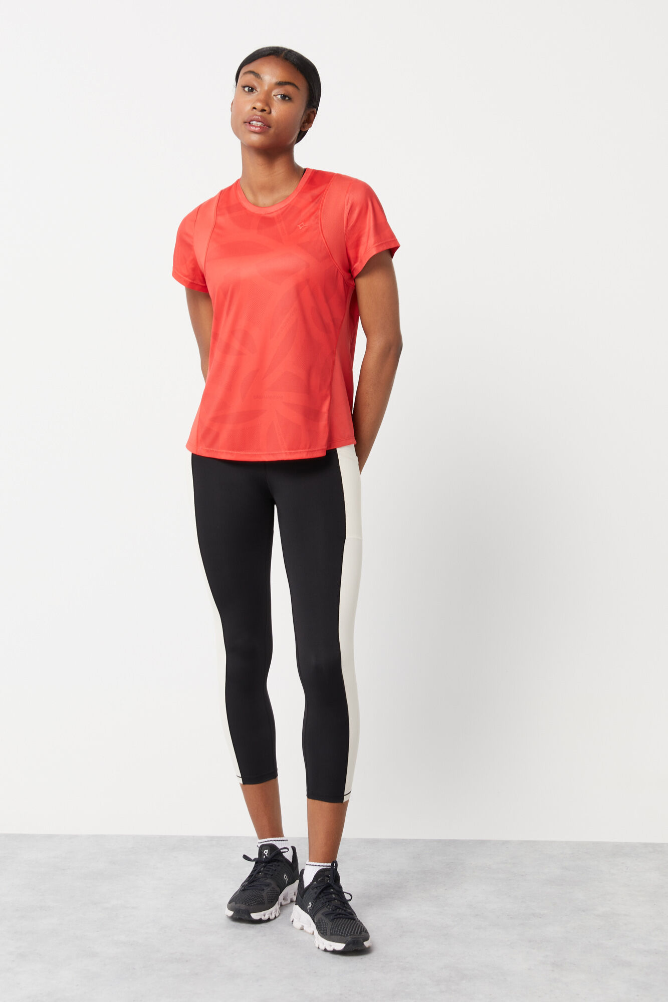 camisa vermelha técnica feminina