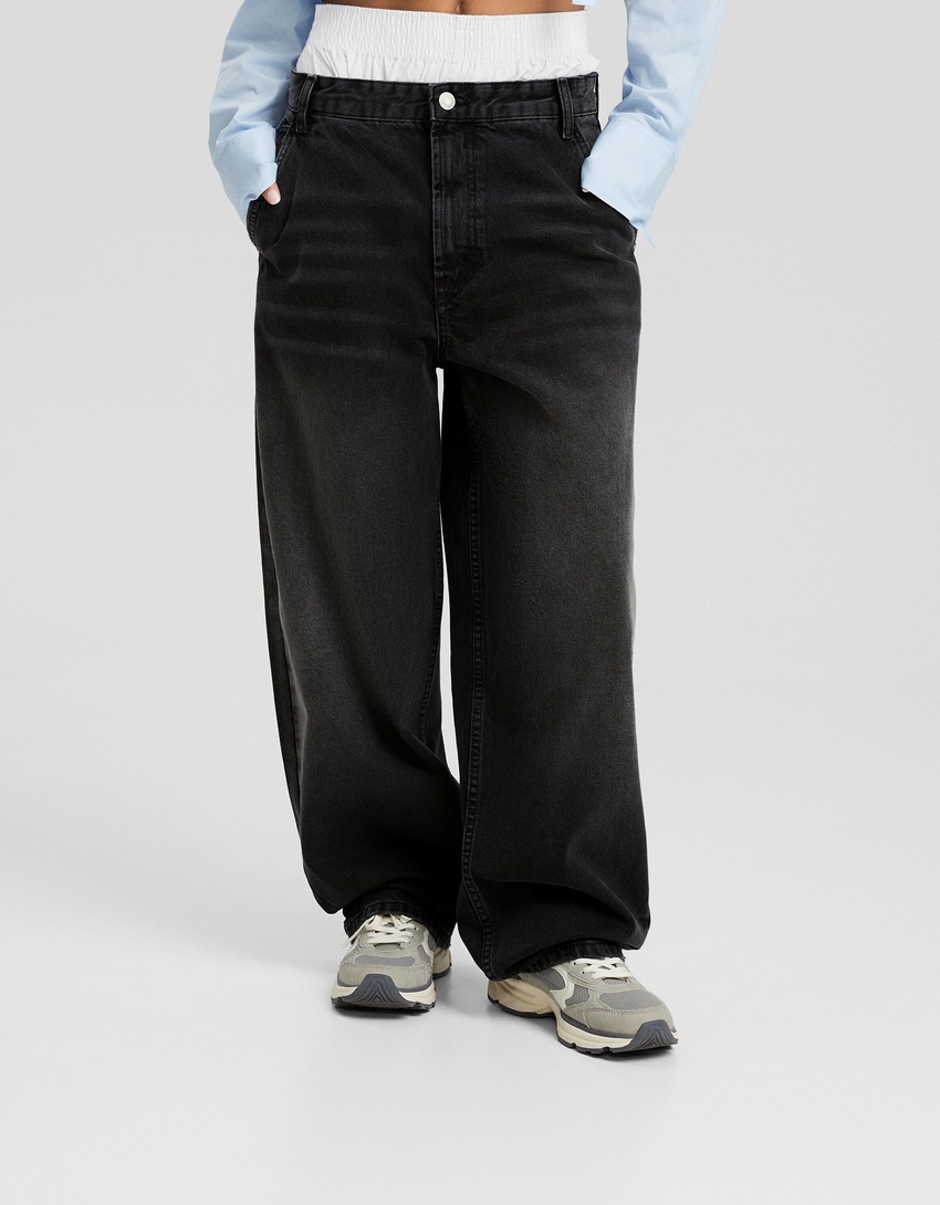 calça jeans estilo skater com efeito desbotado