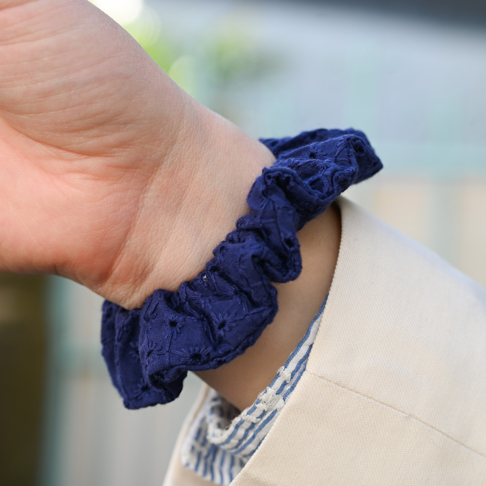 Petit Chouchou Broderie Anglaise Marine
