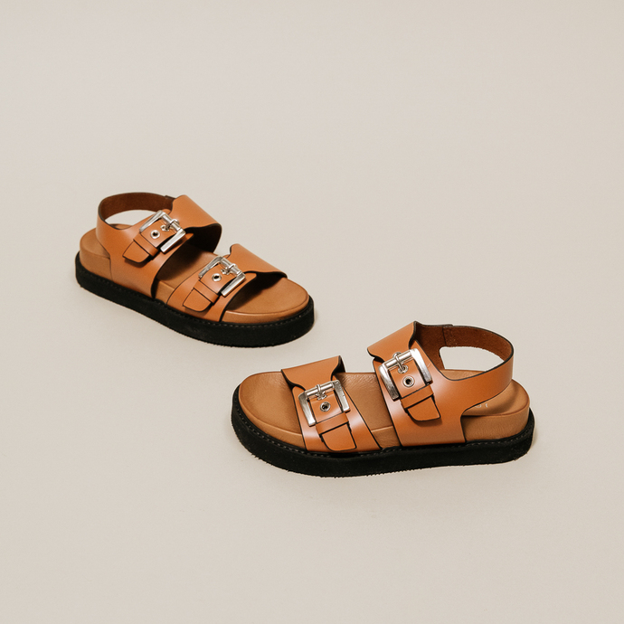 Sandales à doubles boucles  en cuir glacé cognac