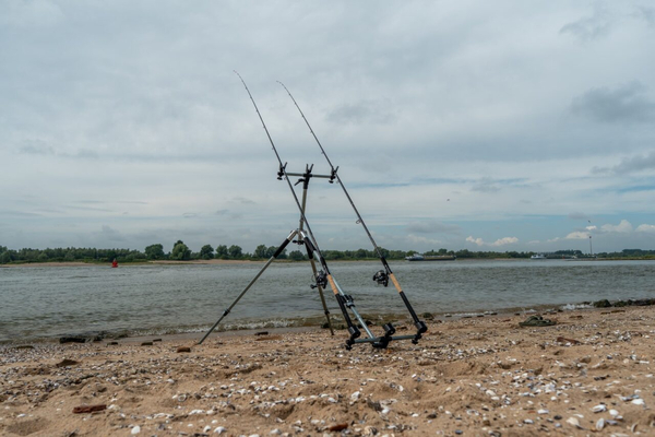 Trépied Ultimate Triton Pod (Avec Supports de cannes avants et arrières)