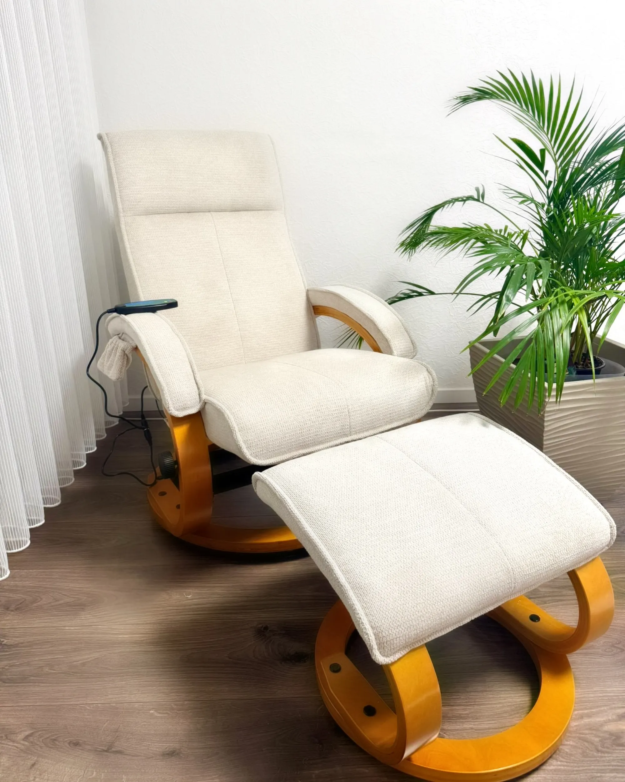 Massagestoel HERO met voetenbank Stof Lichtbeige