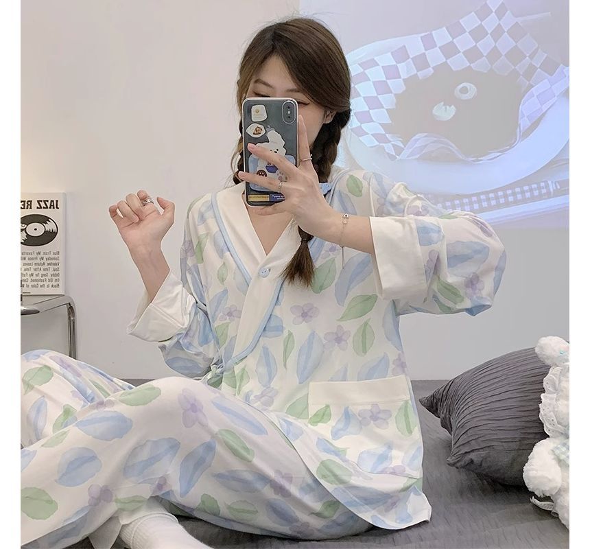 Dazzli - Zwangerschapspyjamaset: top met lange mouwen, V-hals, patroonprint, strik aan de voorkant en wikkelmotief + rechte broek met elastische taille