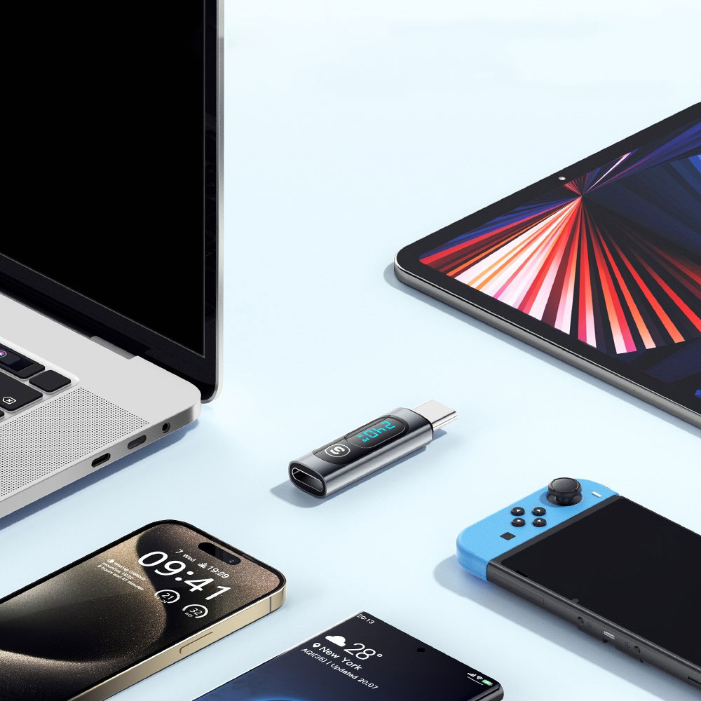 USB C auf USB C Ladeadapter mit Displayanzeige für Handy / MacBook Pro / Laptop PD (240W) - Silber