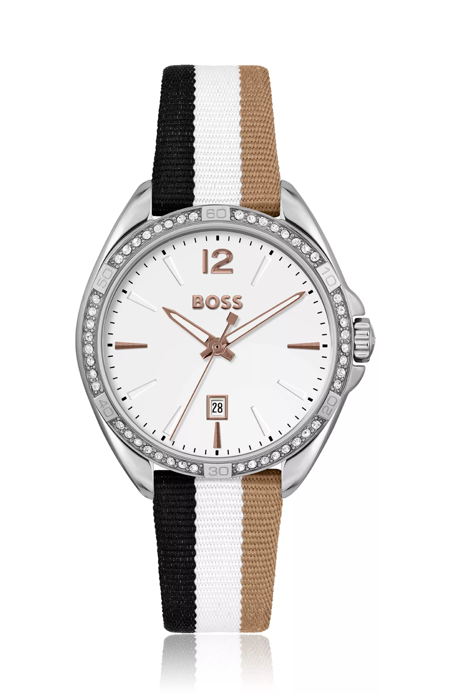Relógio BOSS com mostrador preto e branco, pulseira listrada e detalhes em cristal.
