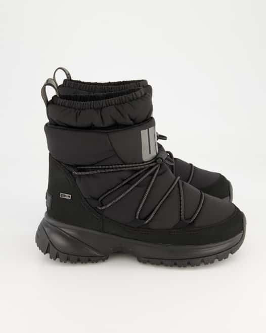 UGG Yose Puffer Mid Winterschuhe in Schwarz