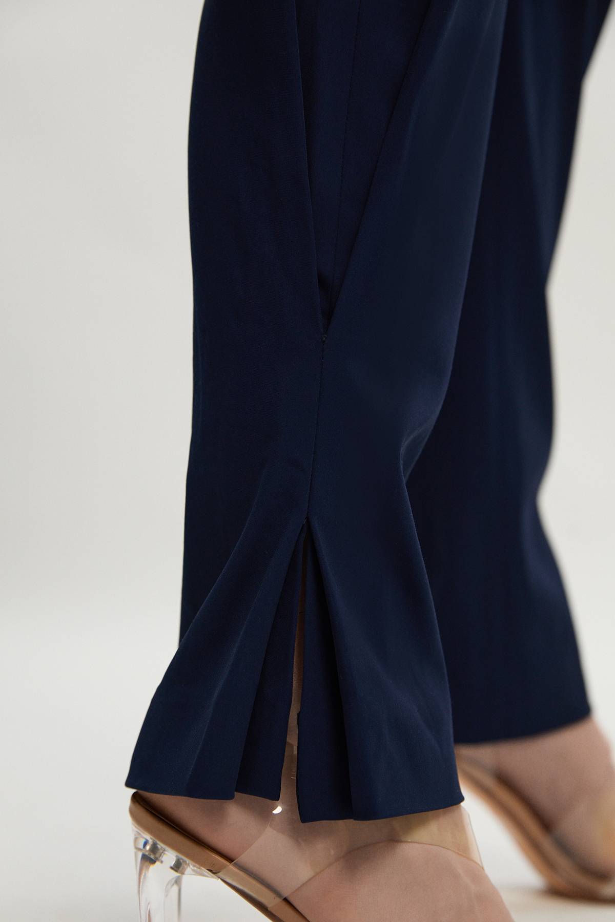 KarenMillen Pantalon tailleur Digital Ophelia soigné avec détail à la cheville