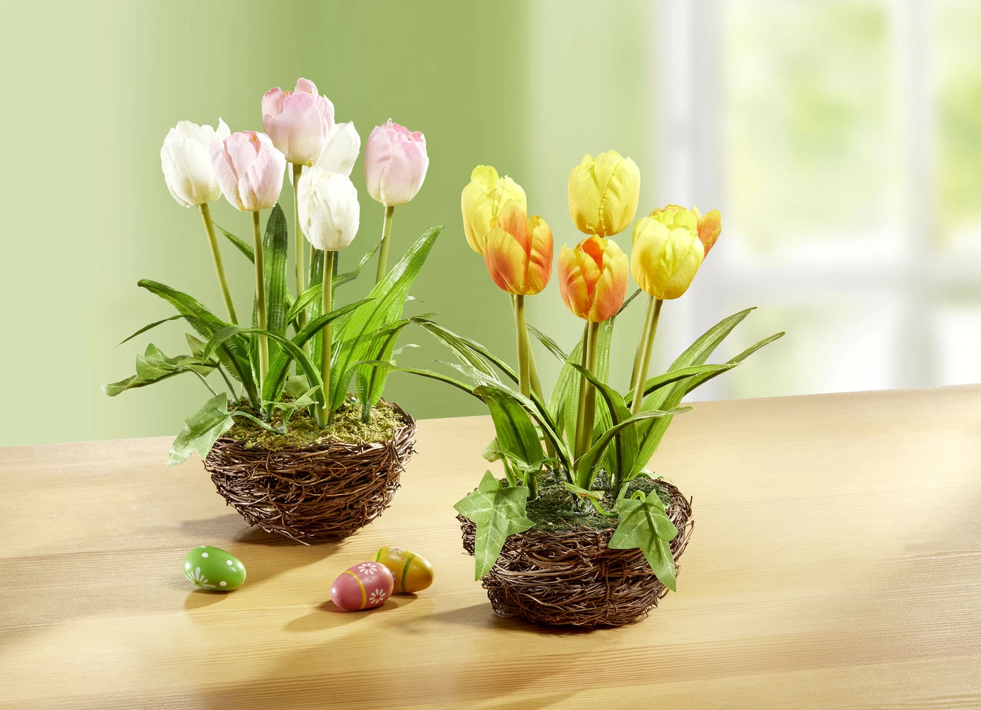 Tulpen im Weidekorb
