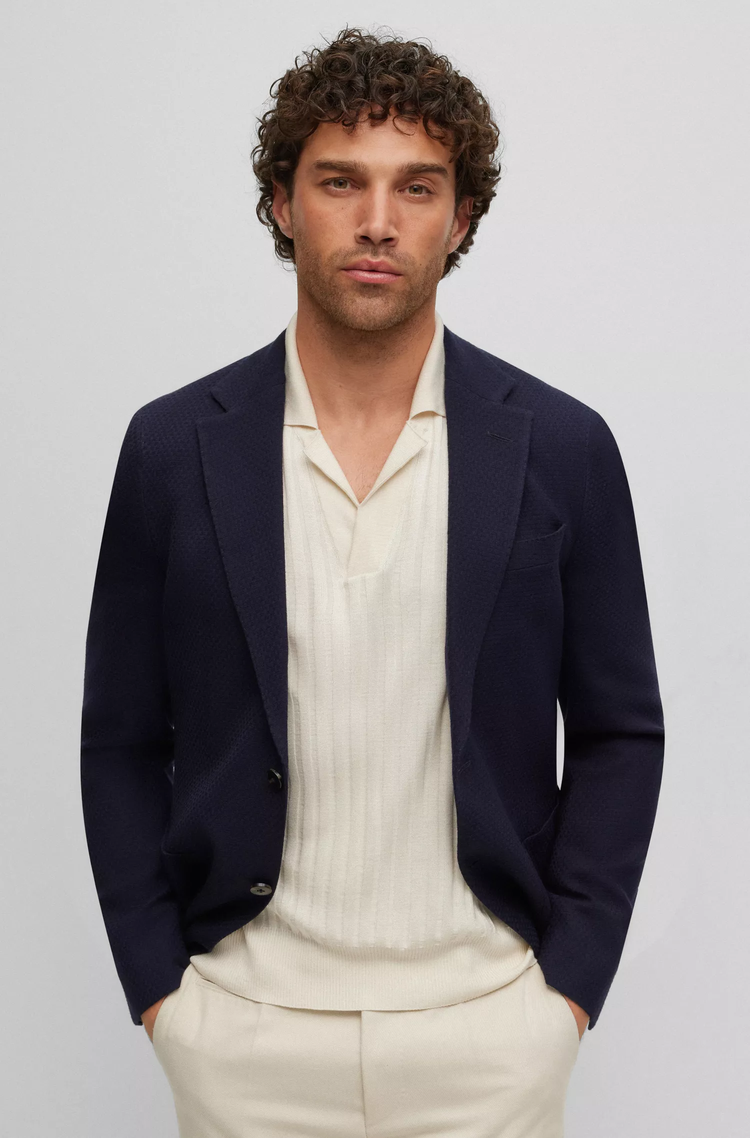 Jaqueta BOSS Camel Slim-fit em lã virgem com microestampa.