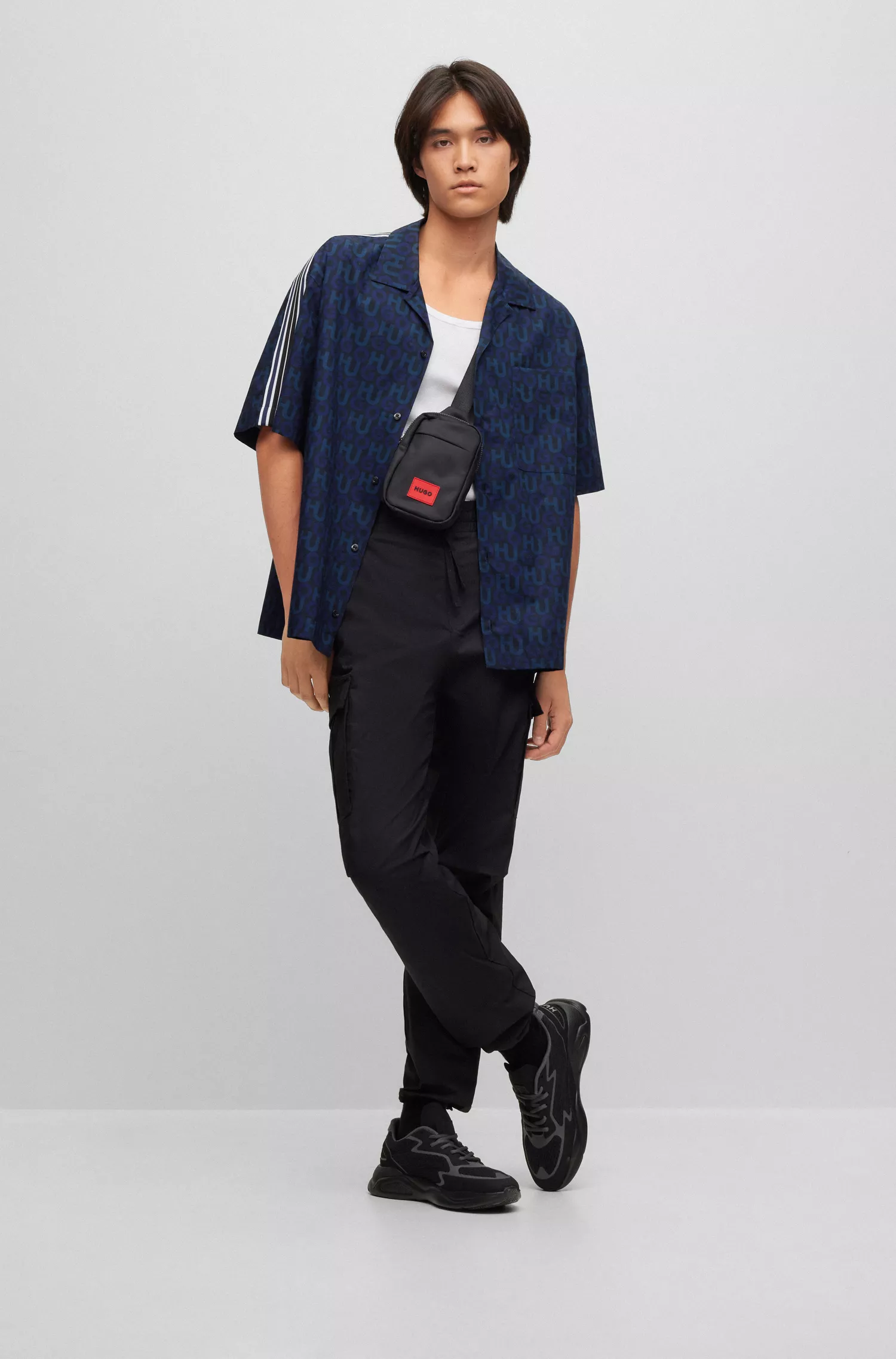 Camisa HUGO vermelha de modelagem oversized em popeline de algodão com estampa do logo.