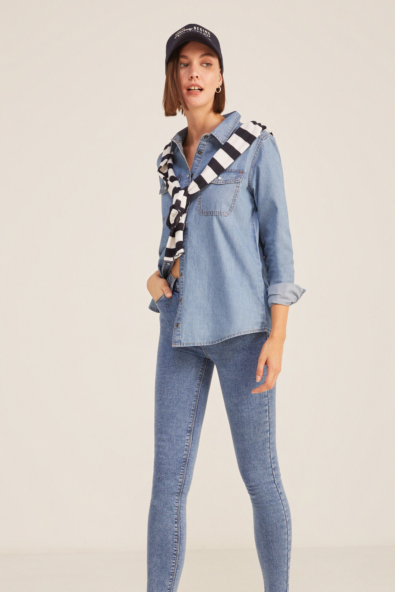 Calça jeans jegging com lavagem sustentável - Azul médio