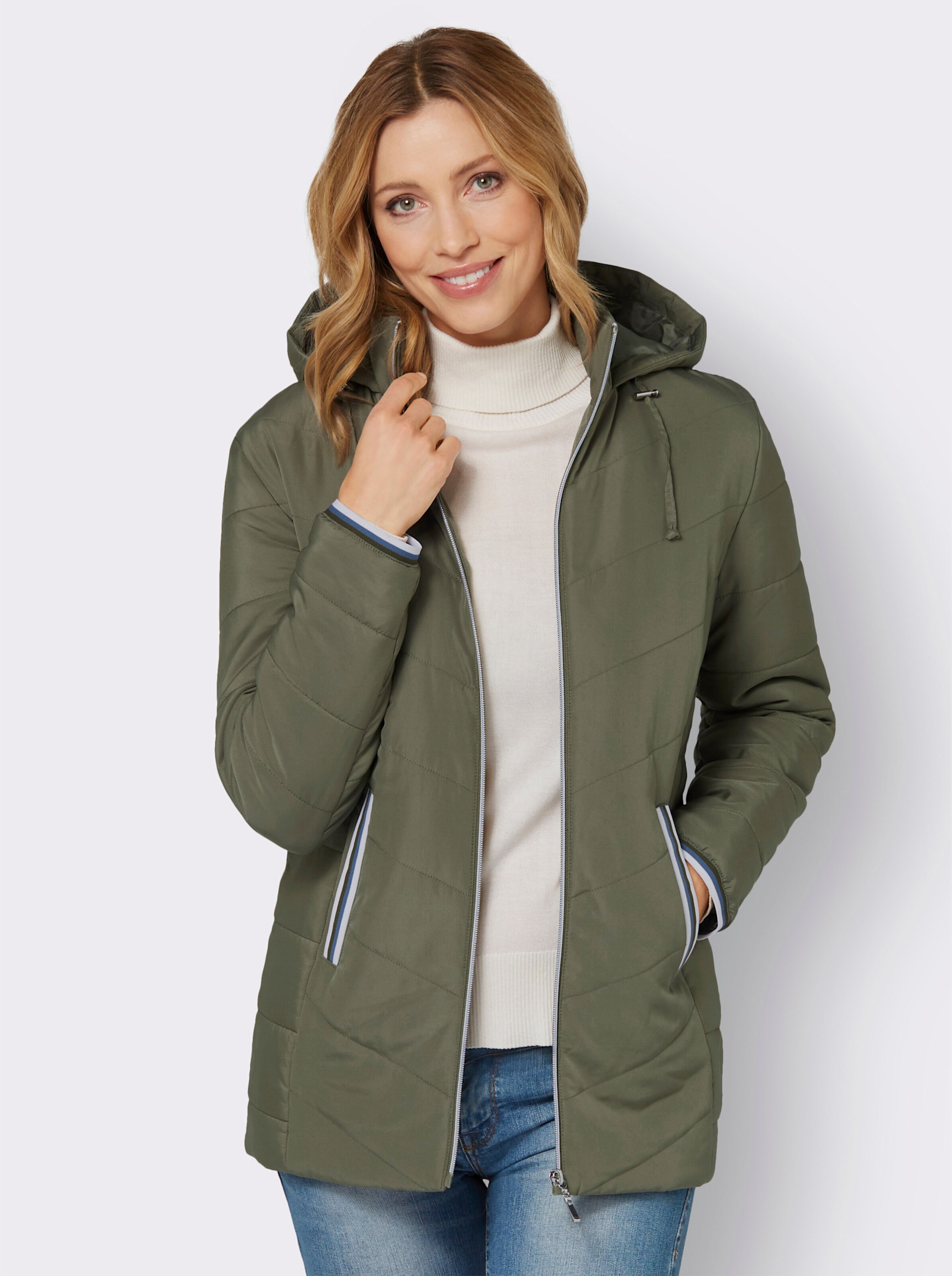 Steppjacke mit weitenregulierbarer Kapuze