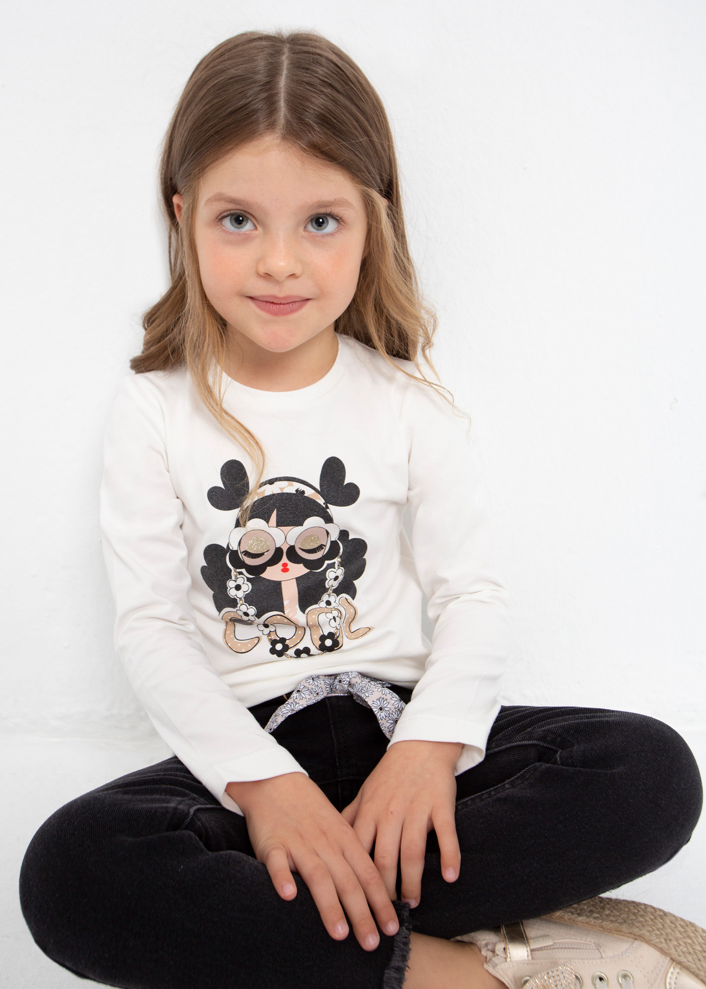 Camiseta de manga comprida para meninas, feita de algodão sustentável.