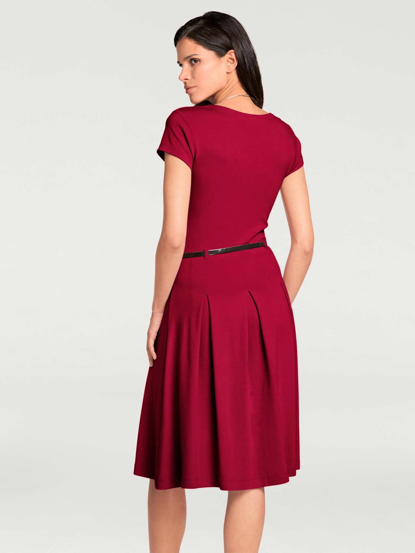 Robe en jersey look féminin avec ceinture