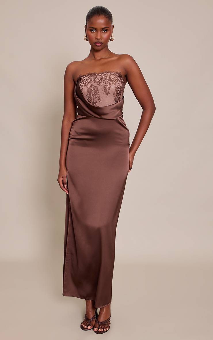 Chocolat Robe Longue En Satin Avec Détails En Dentelle