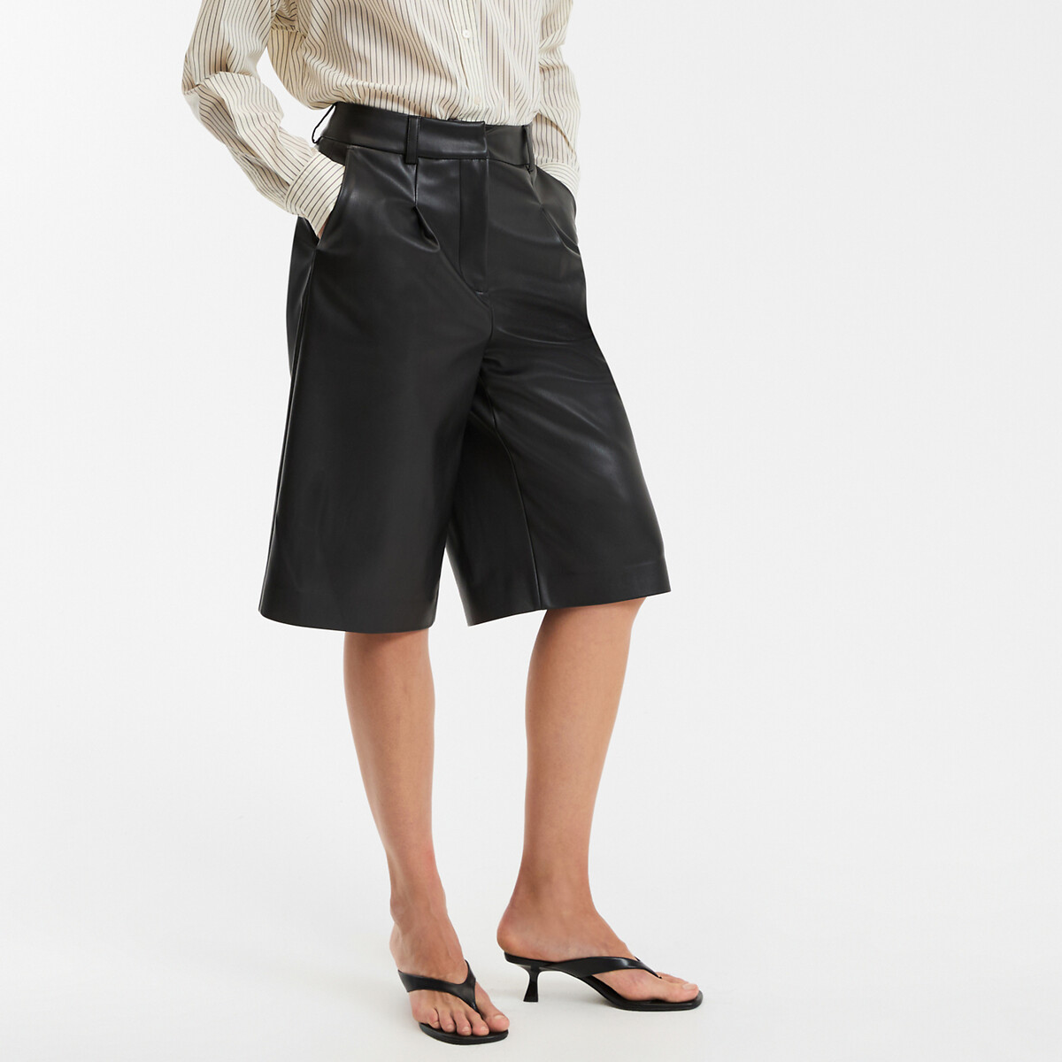COLEÇÕES LA REDOUTE<br>Bermudas com pregas em simili