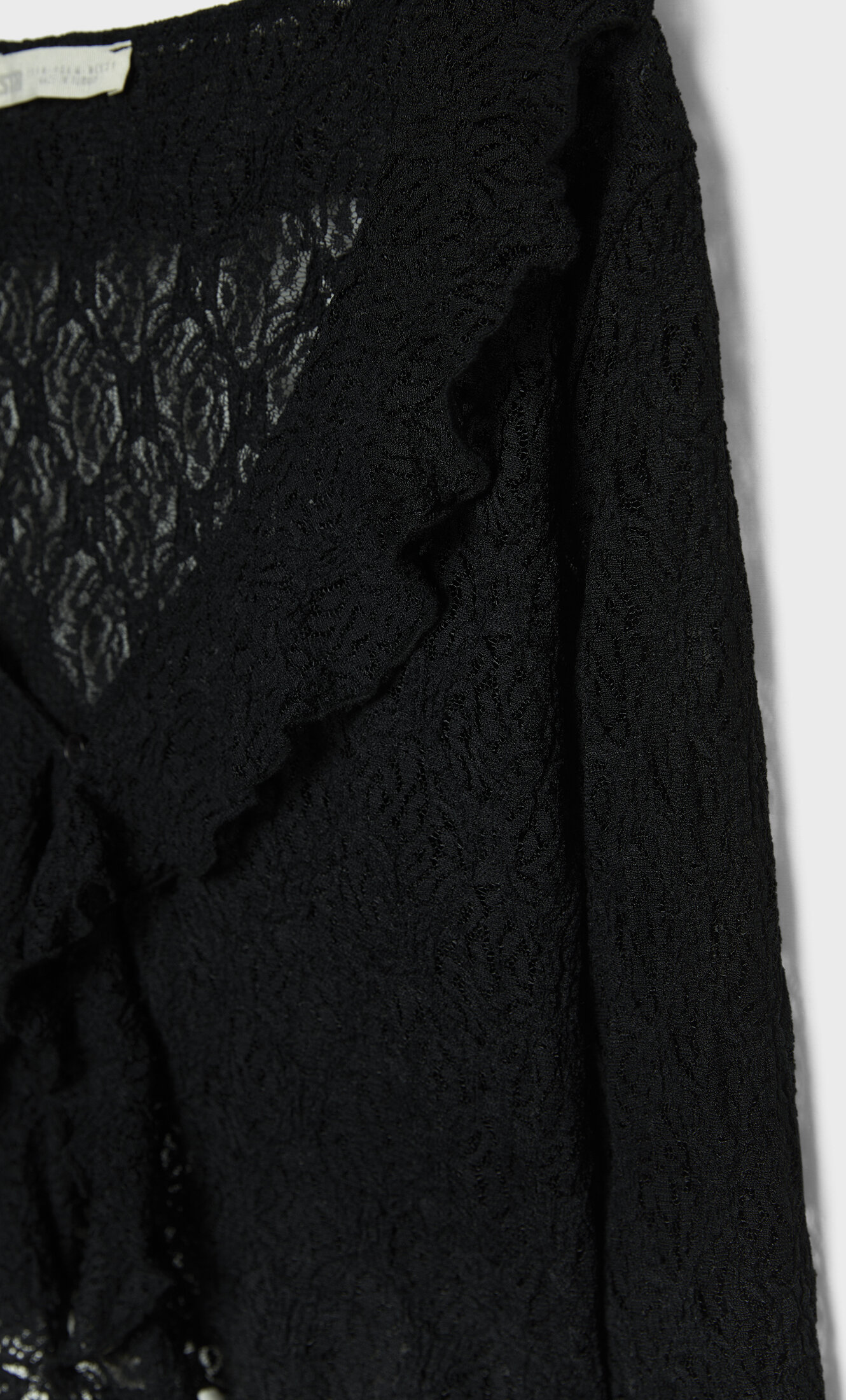 Top cropped de renda branca com babados