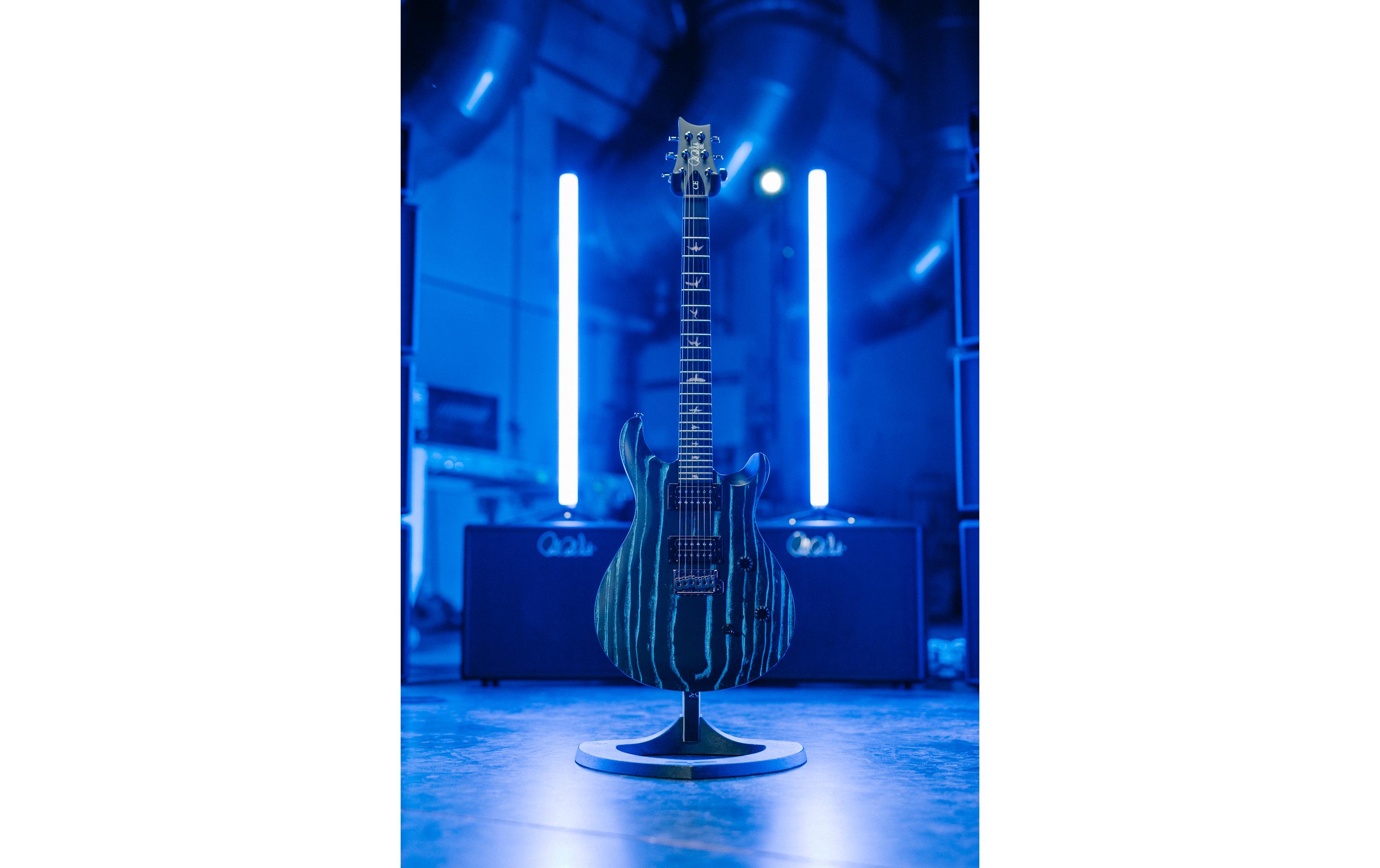 E-Gitarre SE Swamp Ash CE 24 LTD SBLUE<br>CE 24 Sandgestrahlt in limitierter Auflage