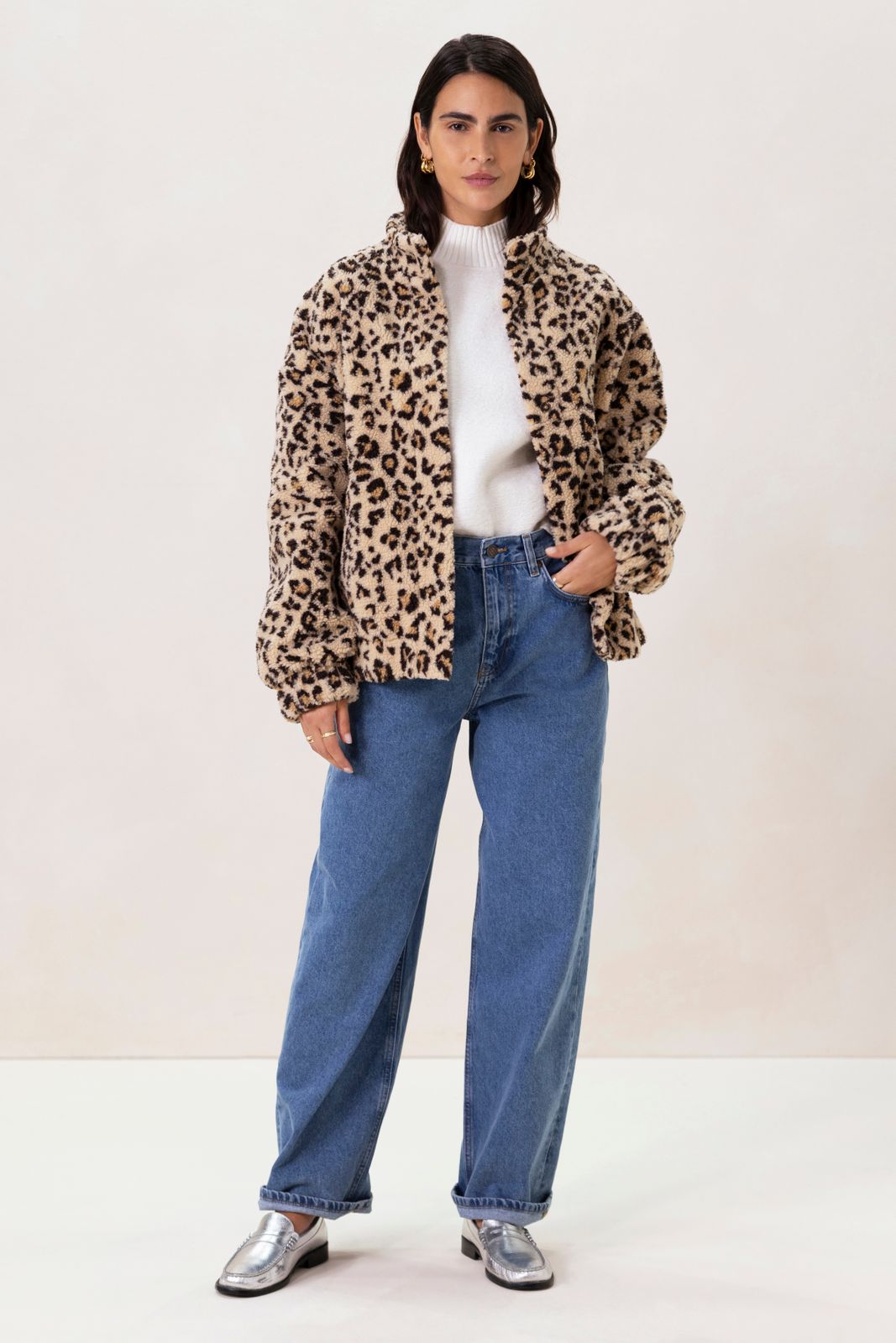 Beige korte teddy jas met leopardprint