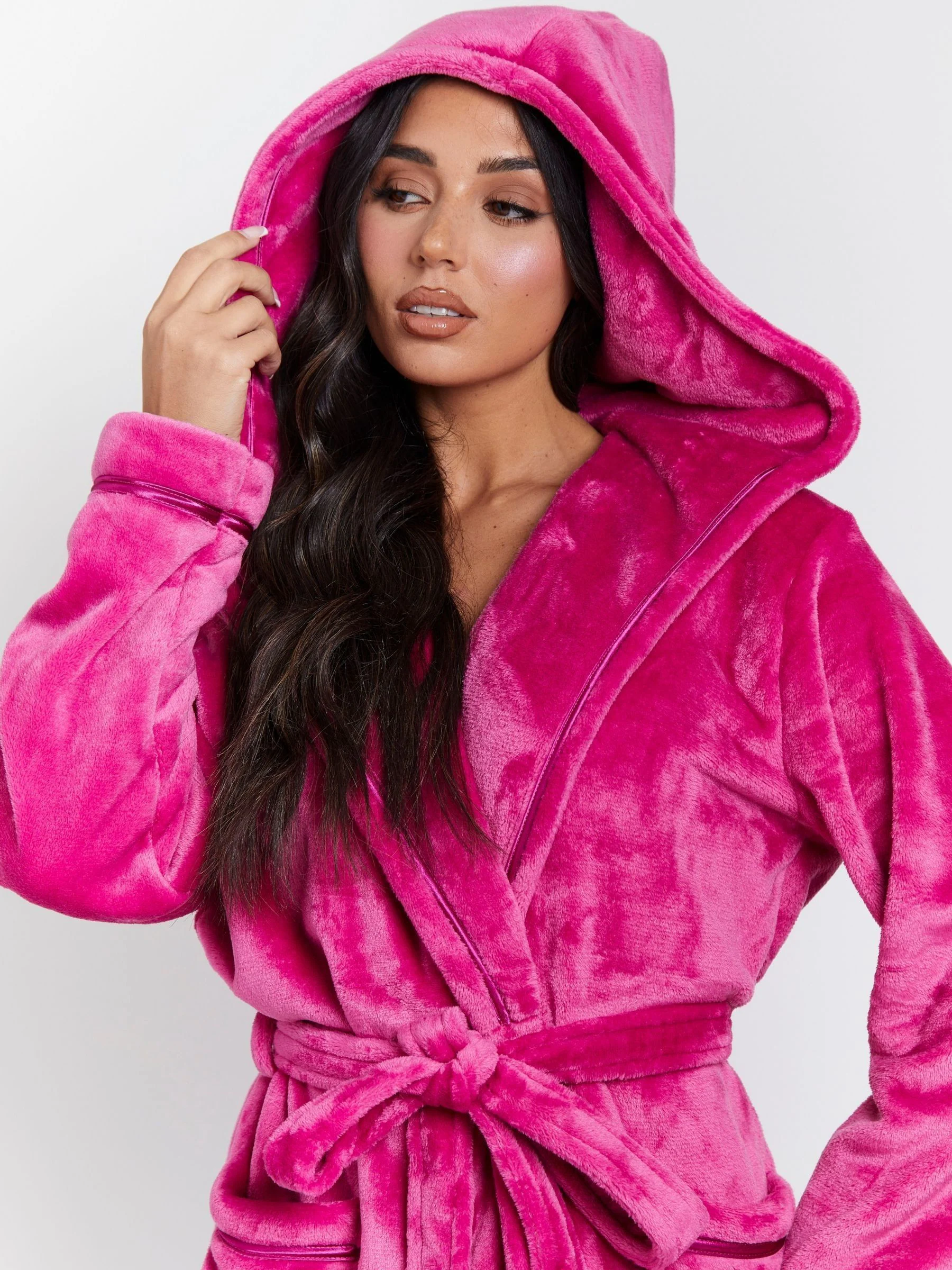 Roze - Loungeable Christmas Ribbon Trim Luxury Fleece Hooded Maxi Robe