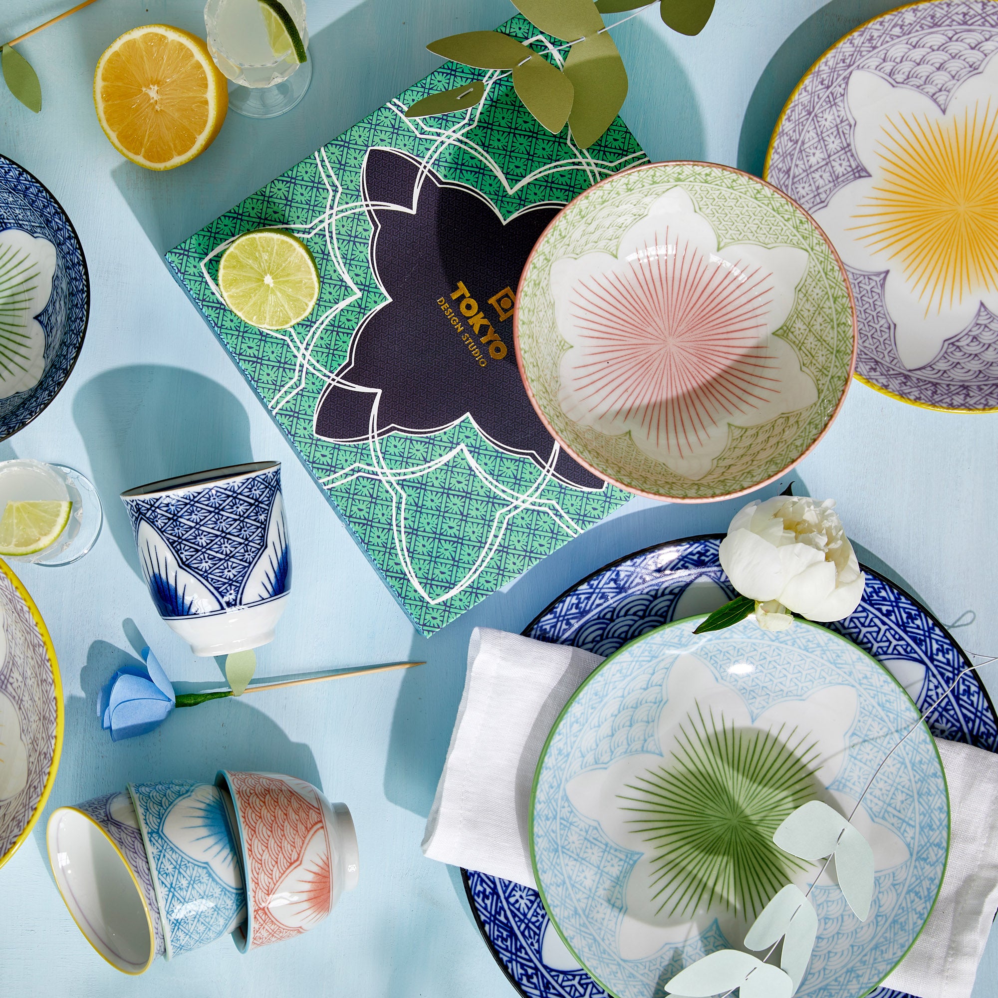 Tokyo Design Studio  Lily Flower tallerken, lilla - Ø20 cm.