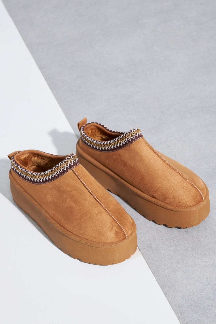 Bottines chaussons en velours compensés camels