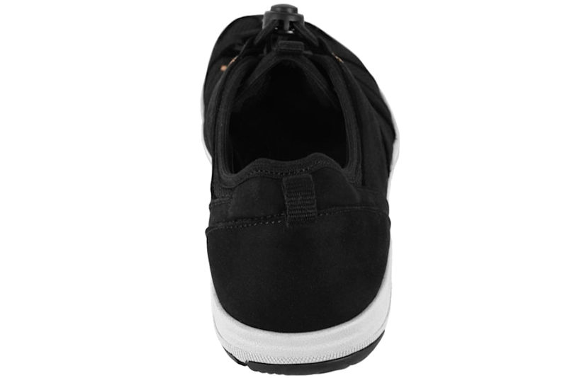 NEW FEET TRAVE SANDAL I SORT NUBUCK MED LUKKET TÅ