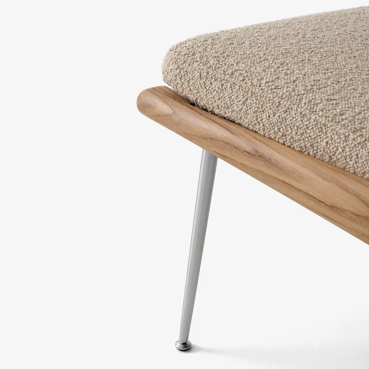 &Tradition - Boomerang HM1 Loungesessel, Walnuss geölt / Beine Messing, beige (Karakorum 003)