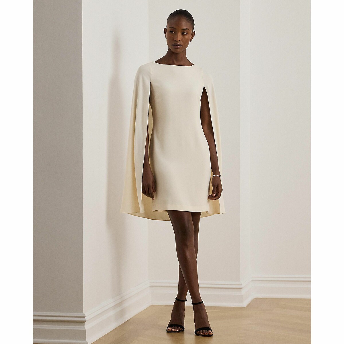 LAUREN RALPH LAUREN<br>Vestido curto de coquetel com decote canoa e capa PETRA.