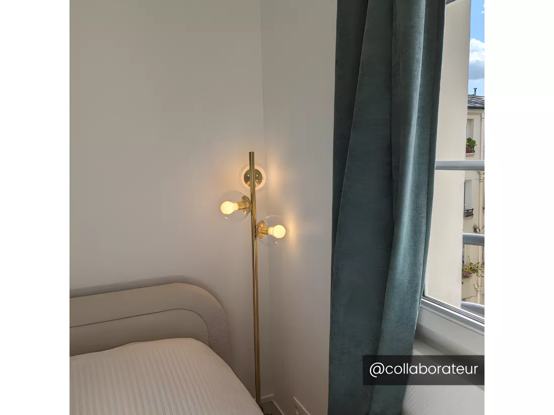 Lampadaire en laiton brossé et 3 globes en verre vintage - H. 148 cm - YUKON