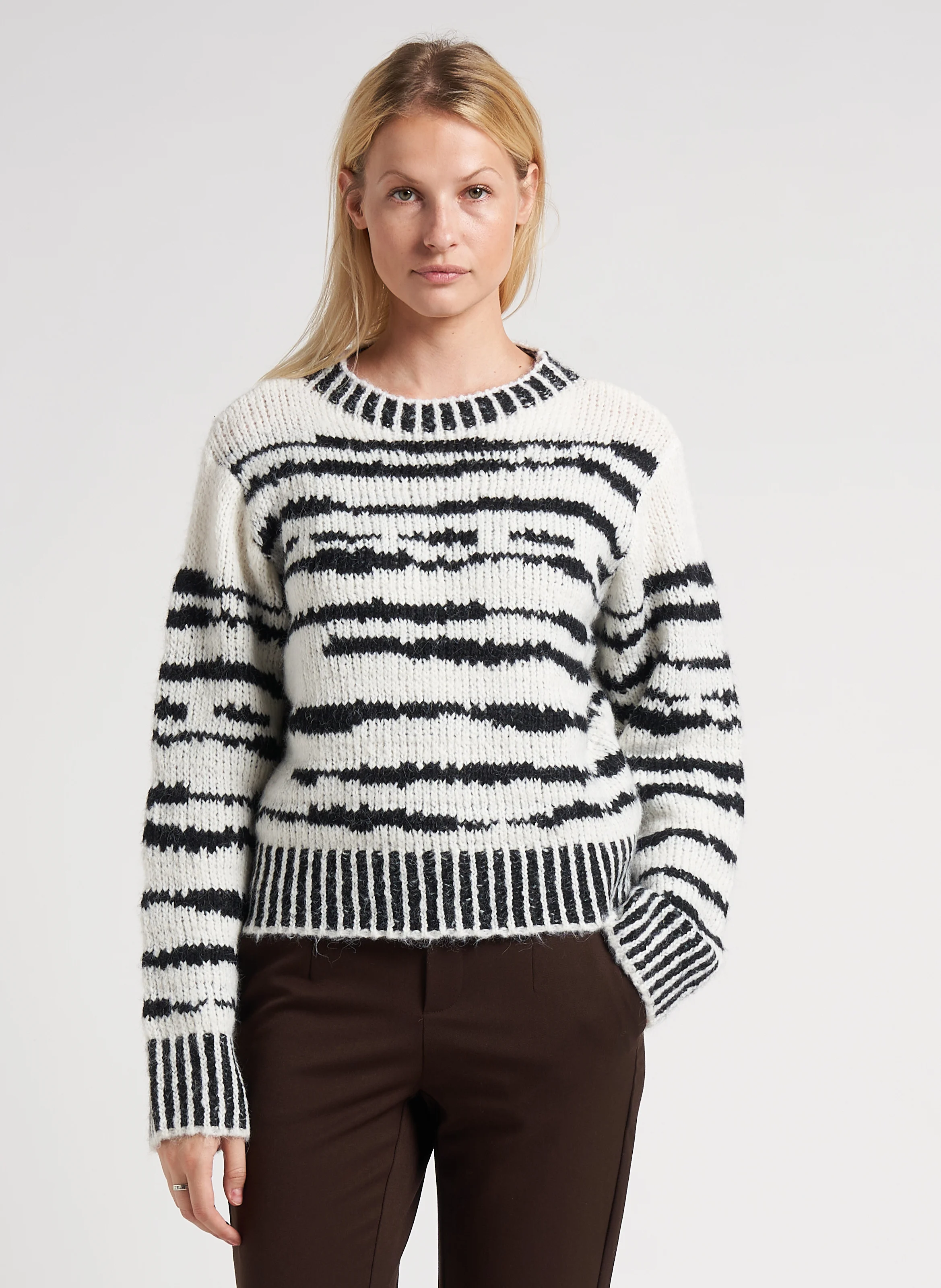 CONTESSA - Pull ample à col rond | Noir