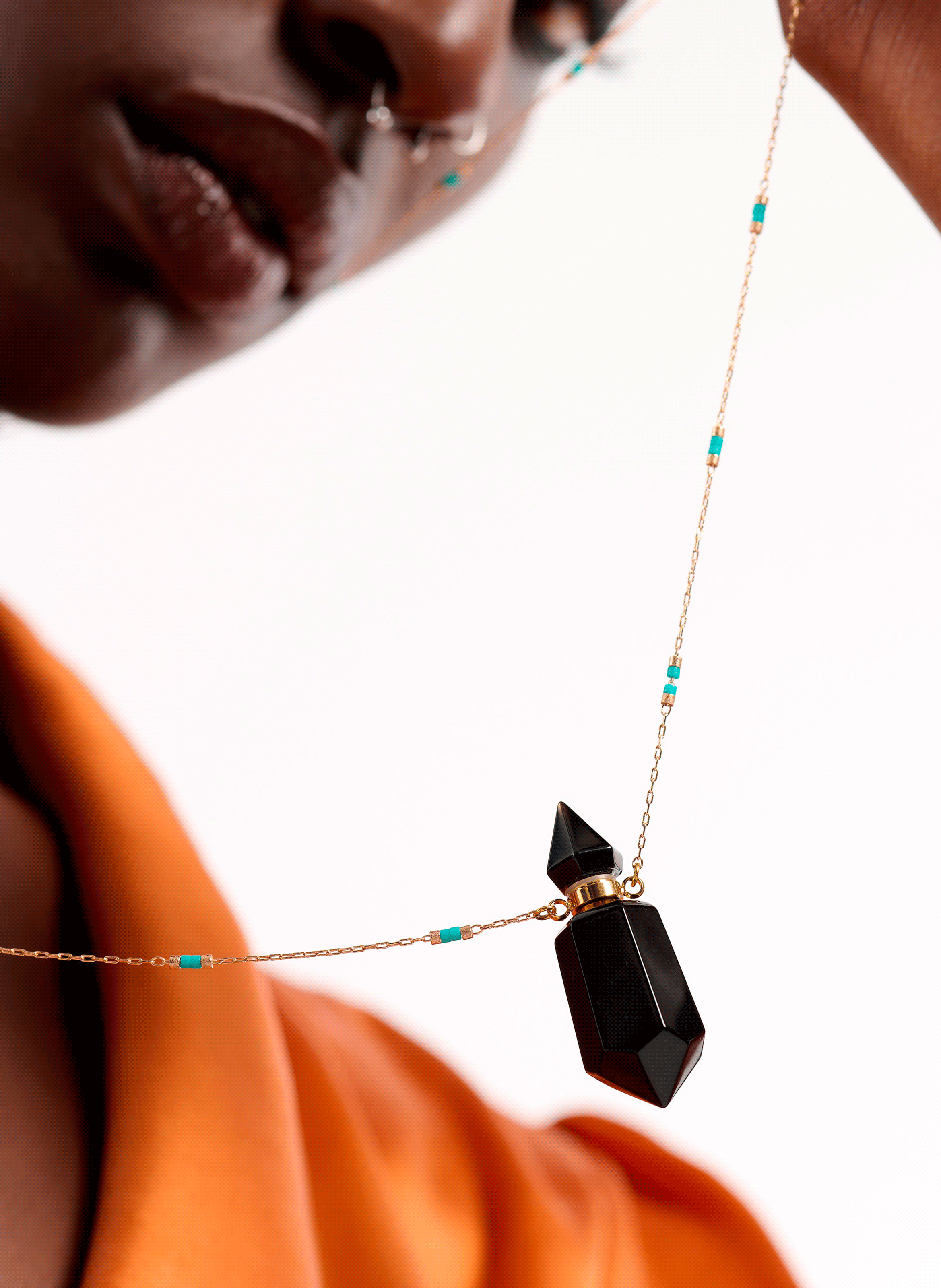 HUMEY - Collier sautoir en laiton et perles | Noir