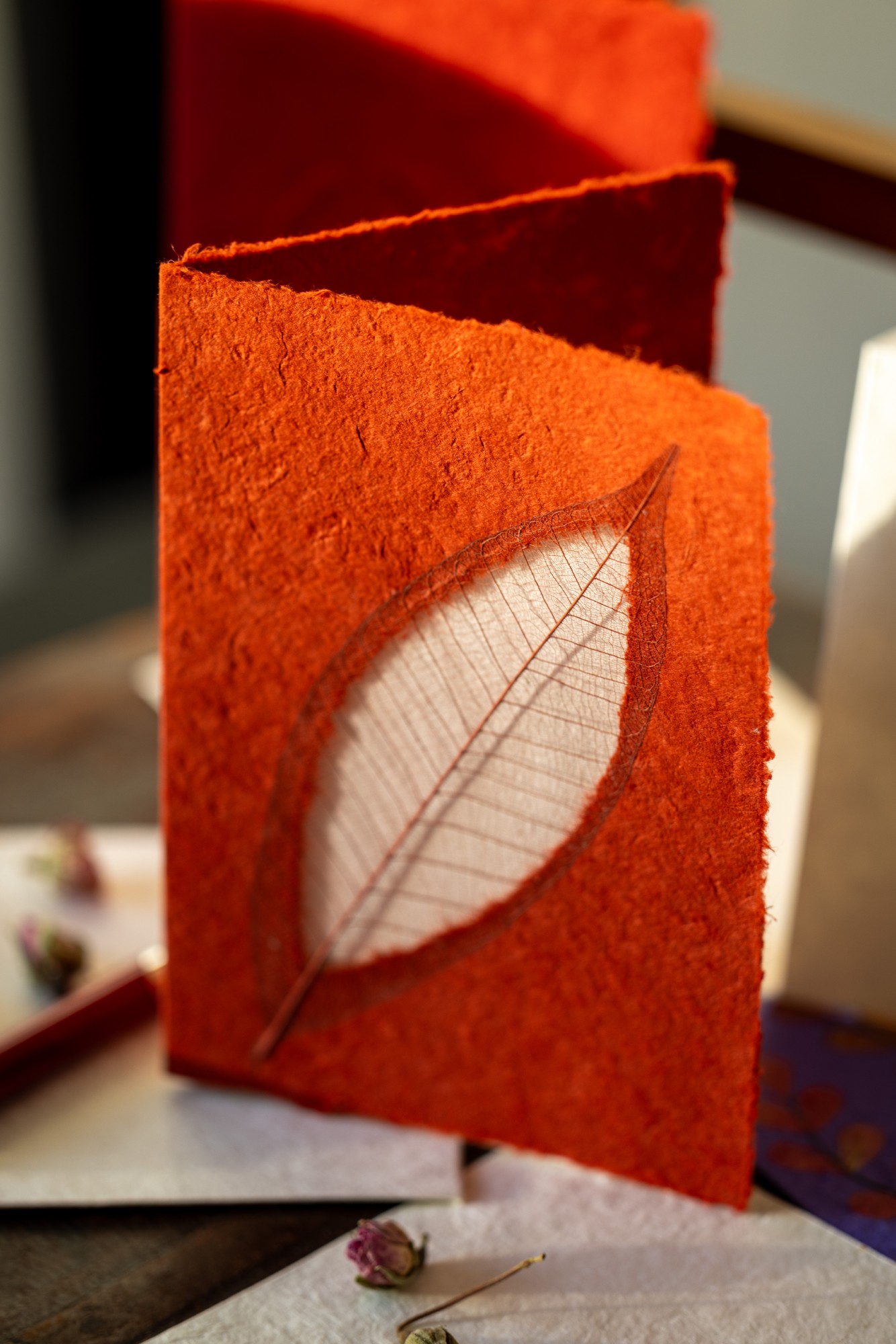 Grußkarte 'Rubber Leaf' rot, H 17 cm, B 12 cm günstig bestellen