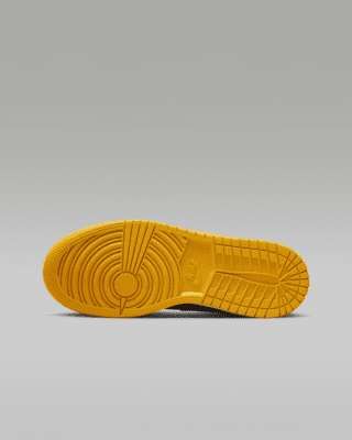 Air Jordan 1 Low Older Kids' Shoes