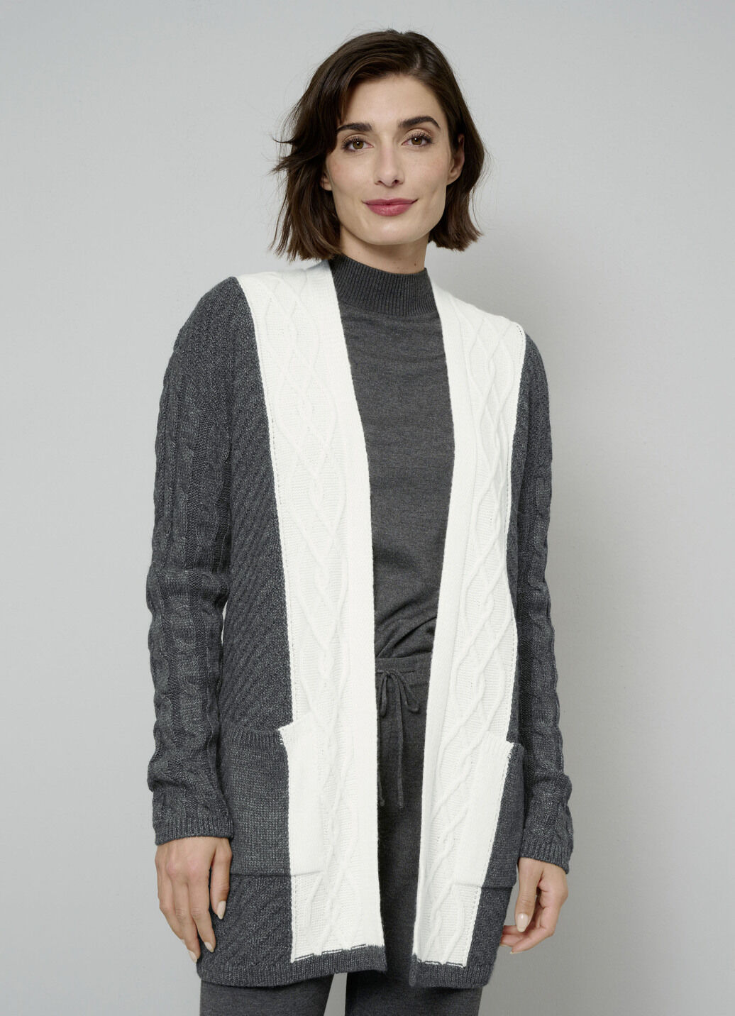 Strickjacke in Strukturmix