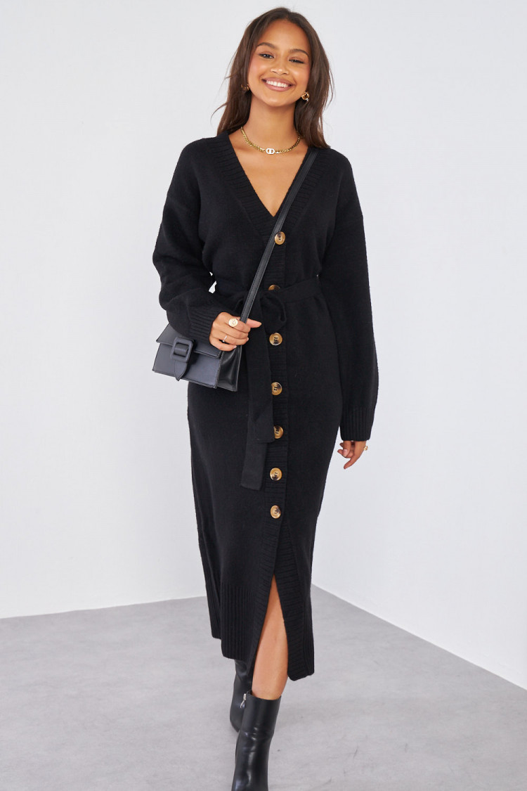 Robe longue noire à boutons décoratifs