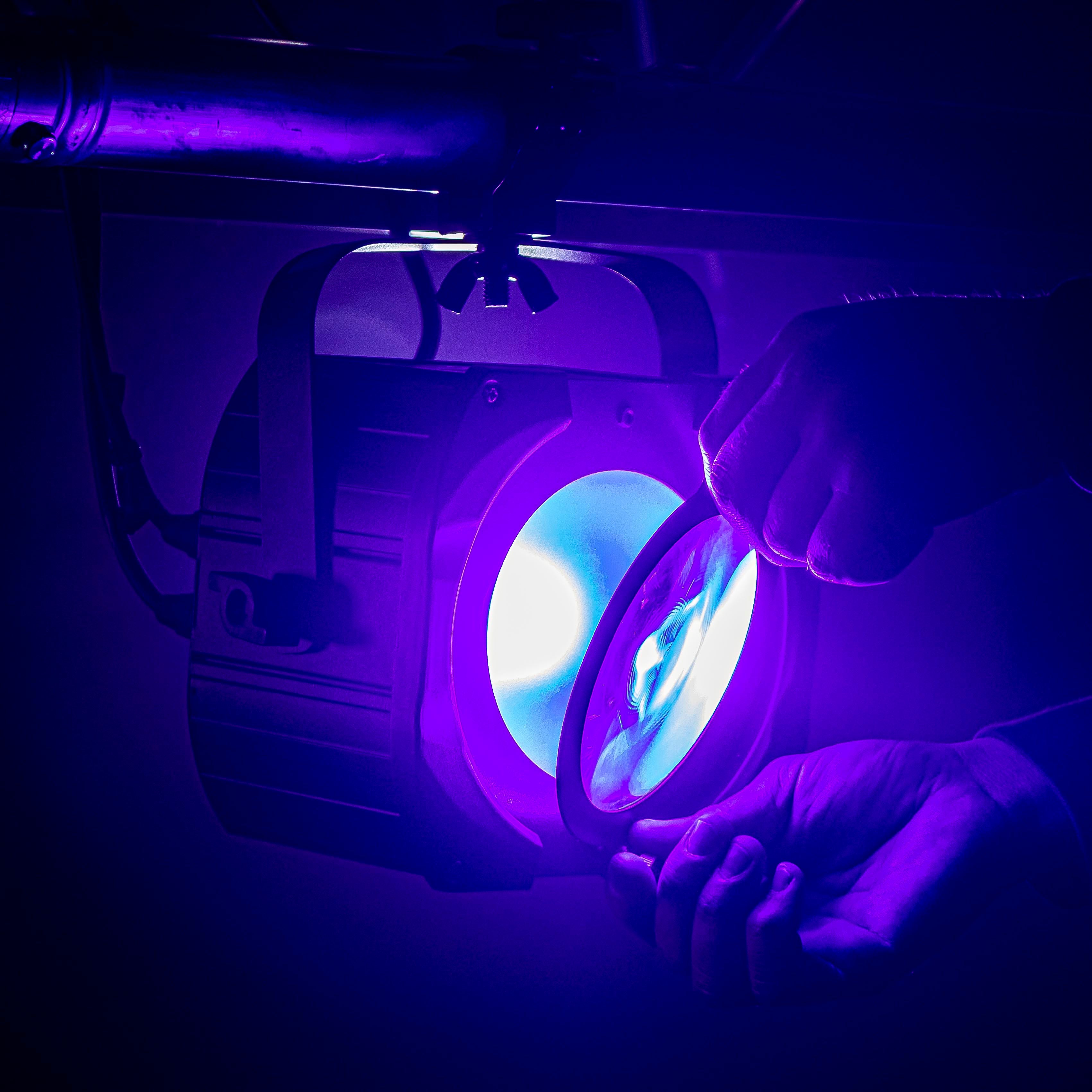 Ayra UV LED Blaster blacklight-effect